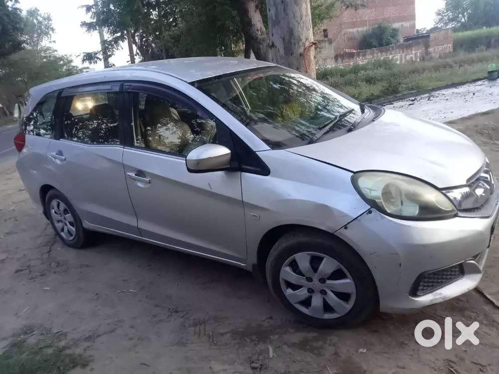 गाड़ी होढामोबिलो कार अमरोहा के पास है गाड़ी के