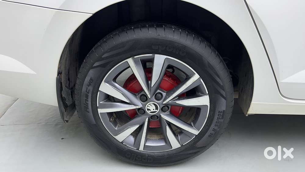 Skoda Slavia Style 1.0l Tsi At, 2022, Petrol