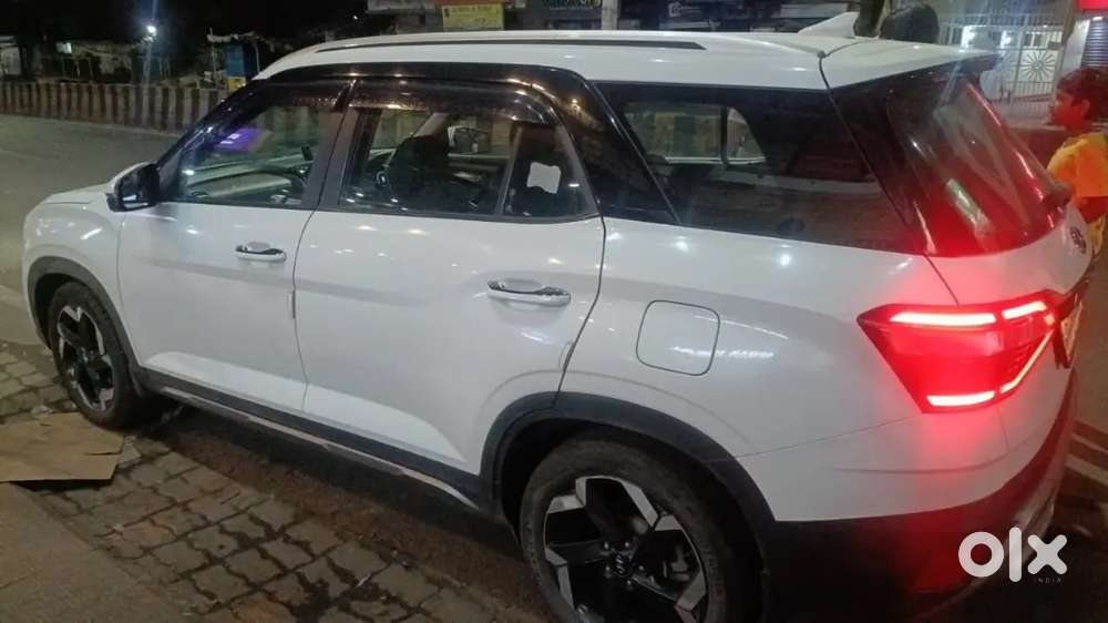 Best Feature Loaded All Adv Features Panaromic Sunroof And Touchscreen