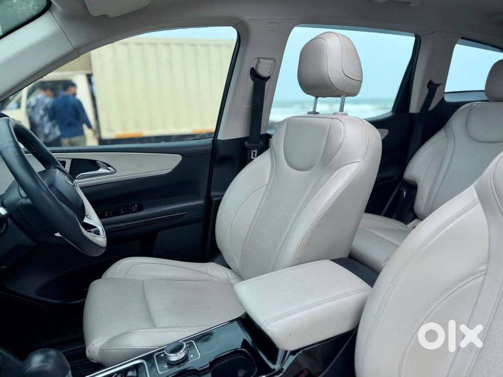 Mahindra Xuv700 2.2 Ax 7 Diesel At Luxury Pack Str Awd, 2022, Diesel