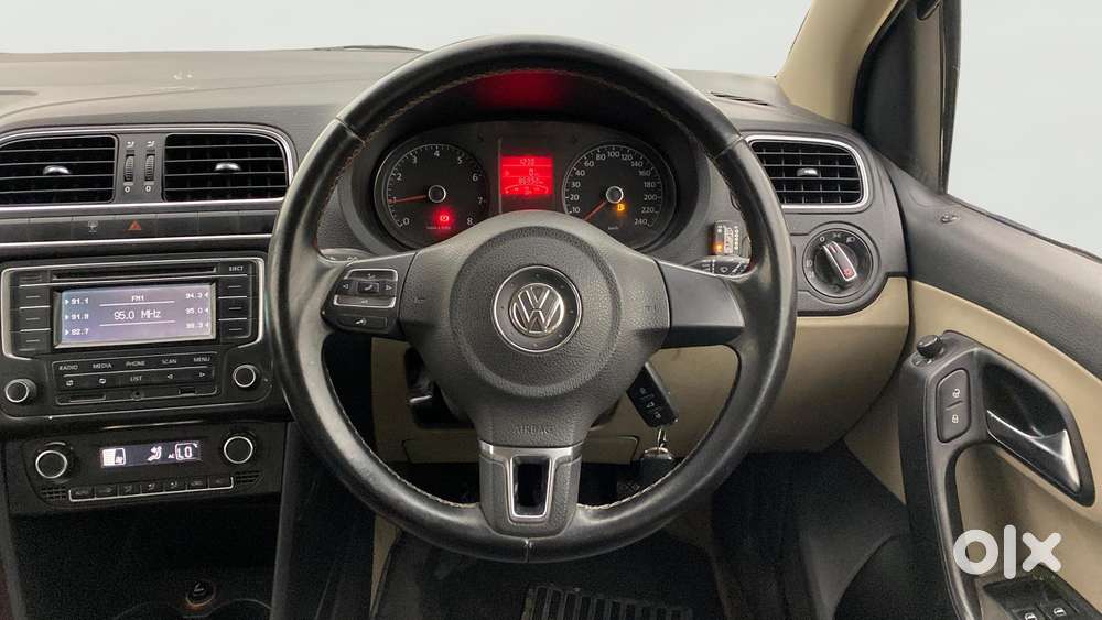 Volkswagen Polo Petrol Highline 1.2l, 2013, Cng & Hybrids