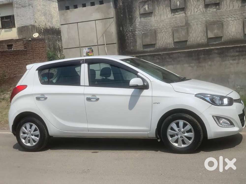 I20 Asta 31829 Kms Run Top Model Brand New Condition With New Tyres
