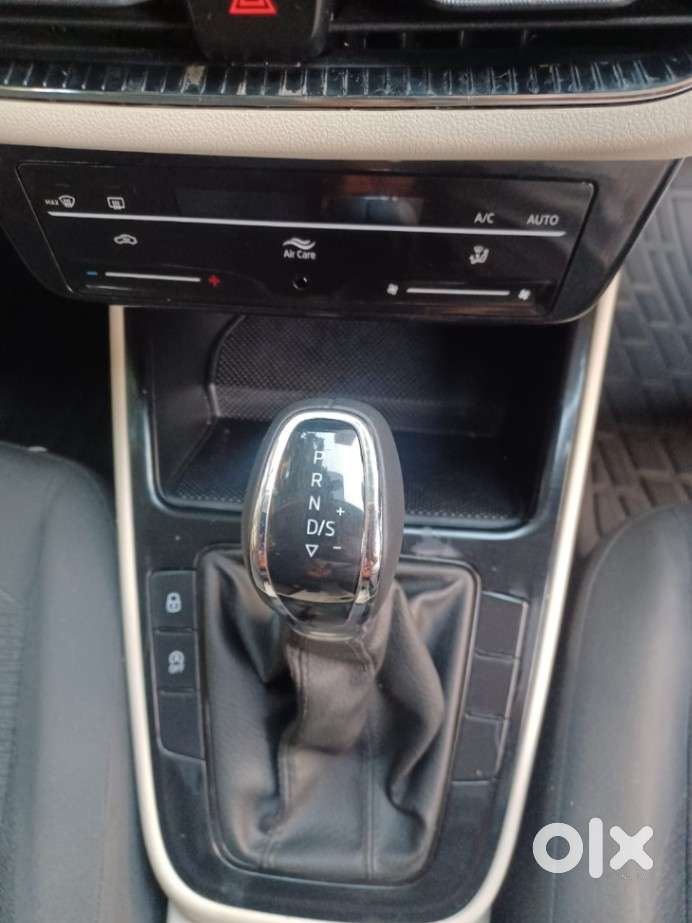 Skoda Slavia Ambition 1.0l Tsi At, 2022, Petrol