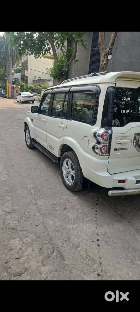 Mahindra Scorpio S10 7 Seater, 2017, Petrol