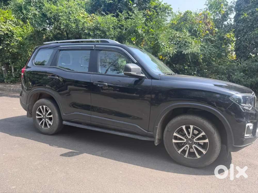 Scorpio-n Z2 Diesel Black | 1st Owner | Only 30,000 Km