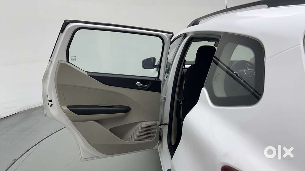 Renault Triber Rxz, 2022, Petrol