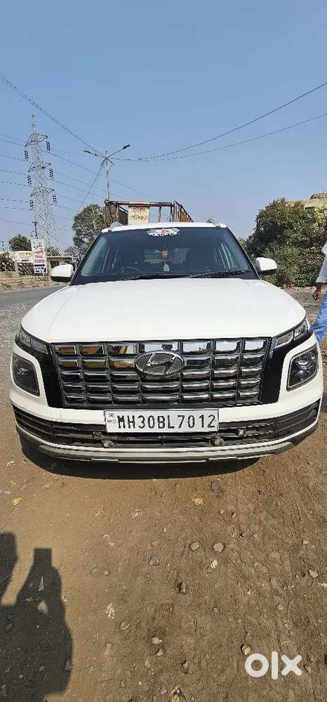 Hyundai Venue 2023 Diesel 1st Owner.