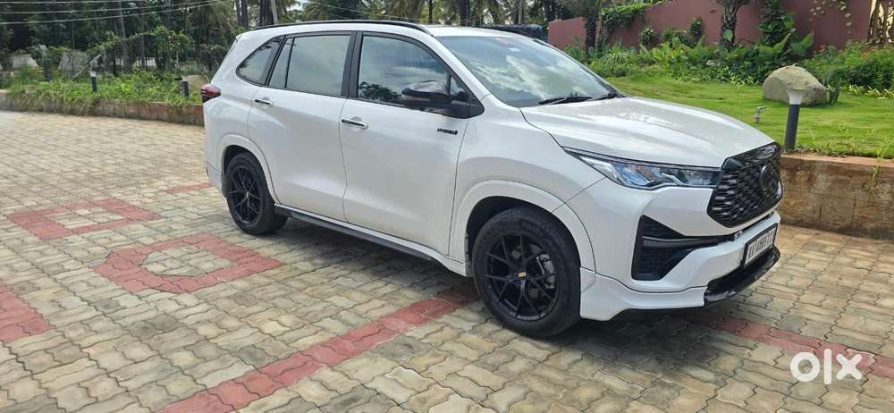 Toyota Innova Hycross 2.0 Zx Hybrid 7 Str, 2024, Petrol