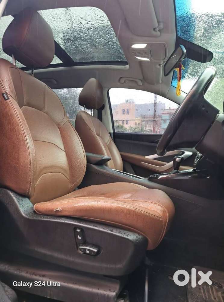 Mg Hector Plus Sharp Pro 1.5 Turbo Petrol  Cvt 7 Str Dual Tone, 2020..