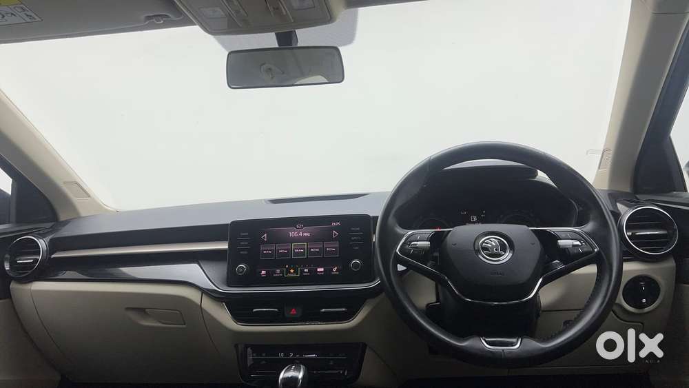 Skoda Slavia Ambition 1.0l Tsi At, 2023, Petrol
