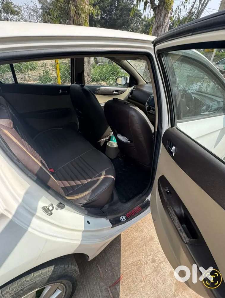 Hyundai Car I20, Model 2011
