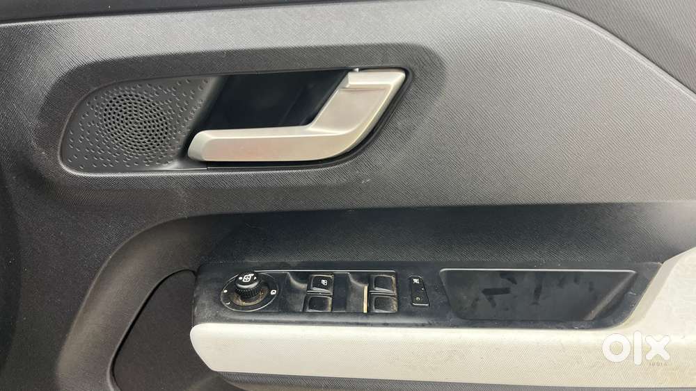 Tata Punch Creative Dual Tone Mt Sunroof, 2024, Petrol