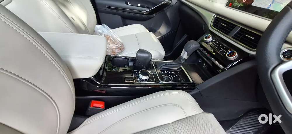 Mahindra Xuv700 2024 Diesel Well Maintained