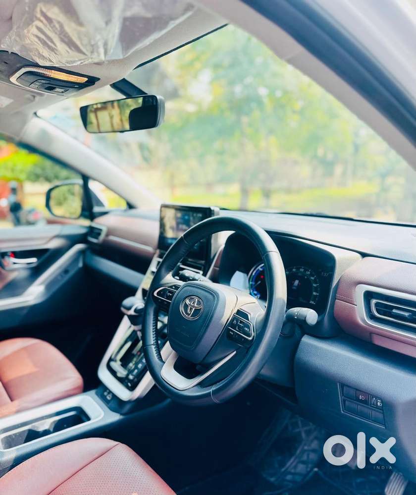 Toyota Innova Hycross 2.0 Vx Hybrid 7 Str, 2023, Petrol