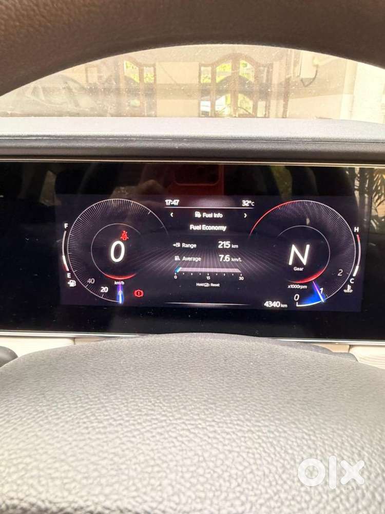 Mahindra Xuv700 Ax5 Auto 7 Seater   ~ 4000 Km  Brand New Condition