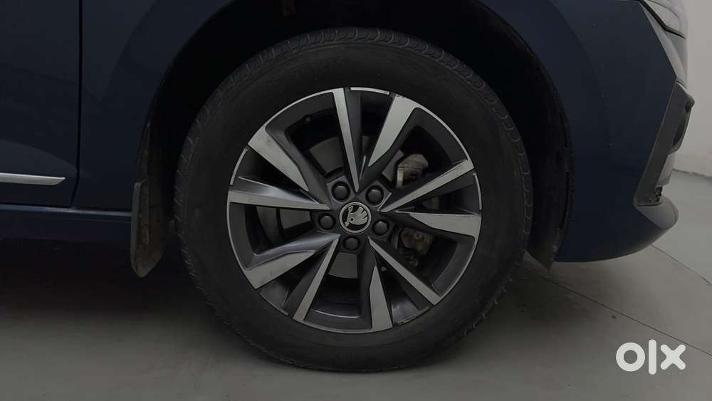 Skoda Slavia Style 1.0l Tsi Mt, 2023, Petrol