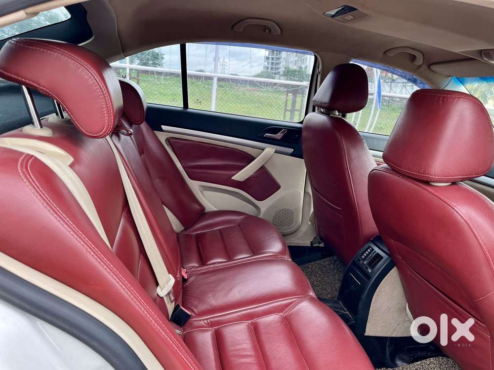 Skoda Laura Ambiente 2.0 Tdi Cr Manual, 2011, Diesel