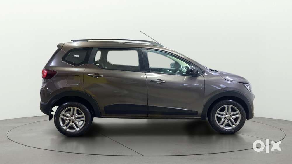 Renault Triber Rxz, 2022, Petrol