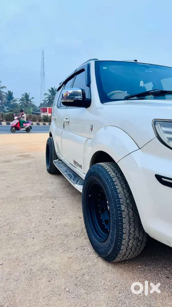 Tata Safari Storme 2014