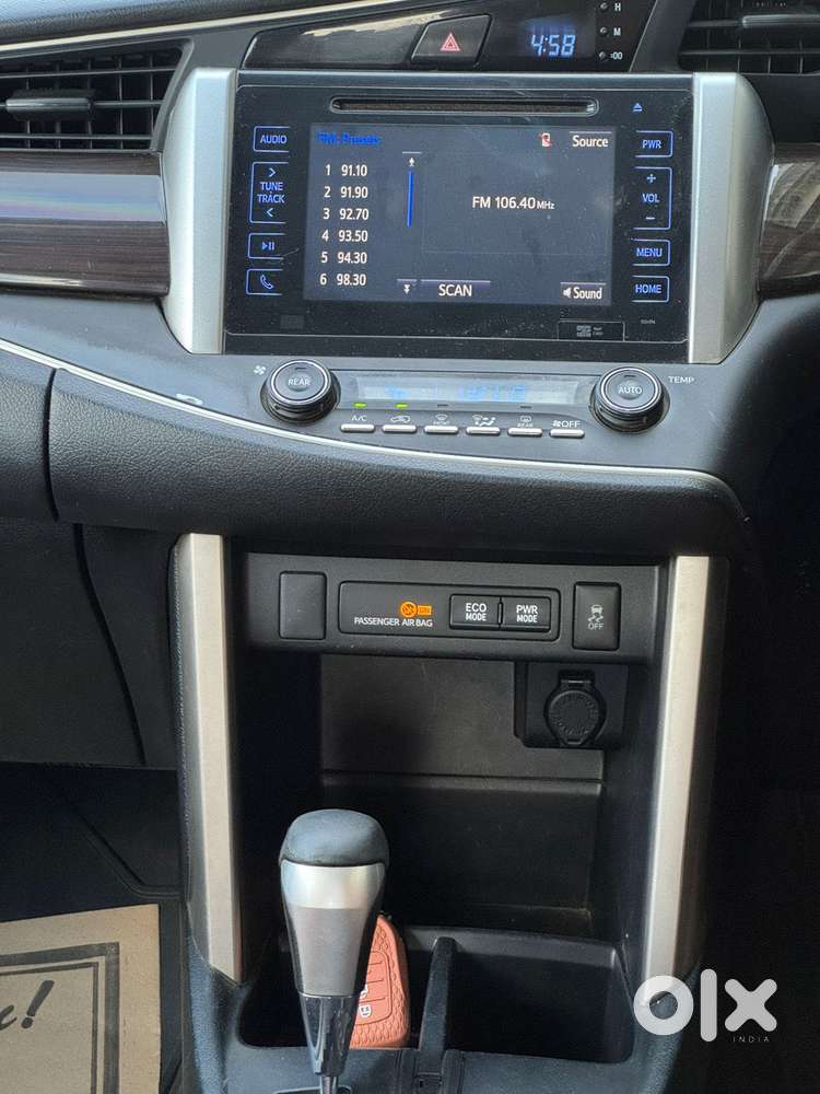 Toyota Innova Crysta 2.8 Zx At 7 Seater, 2016, Diesel