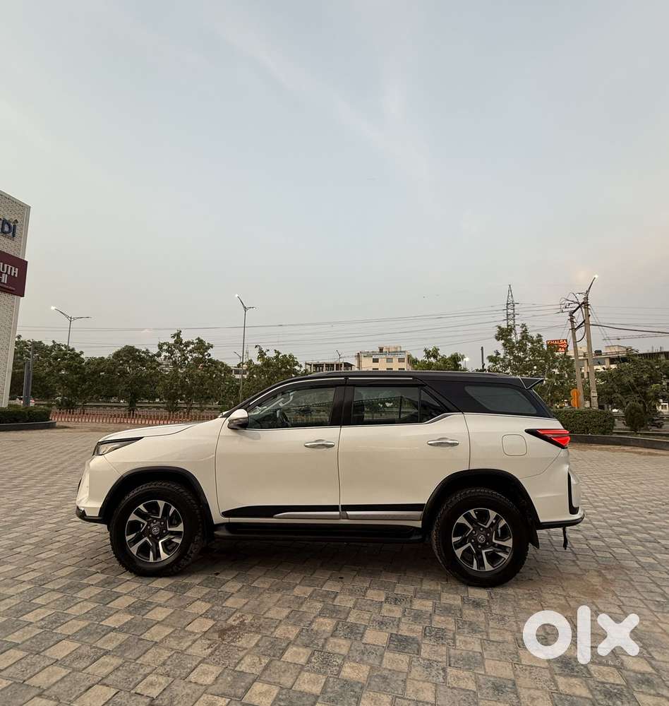 Toyota Fortuner 2.8 Legender 4x4, 2022, Diesel