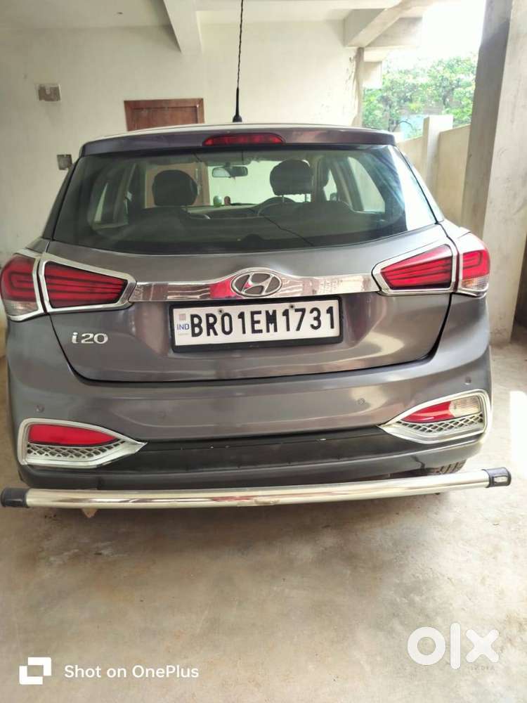 Bhut Safe Se Hai Car Bhut Hi Kam Renge Me Chali Hai