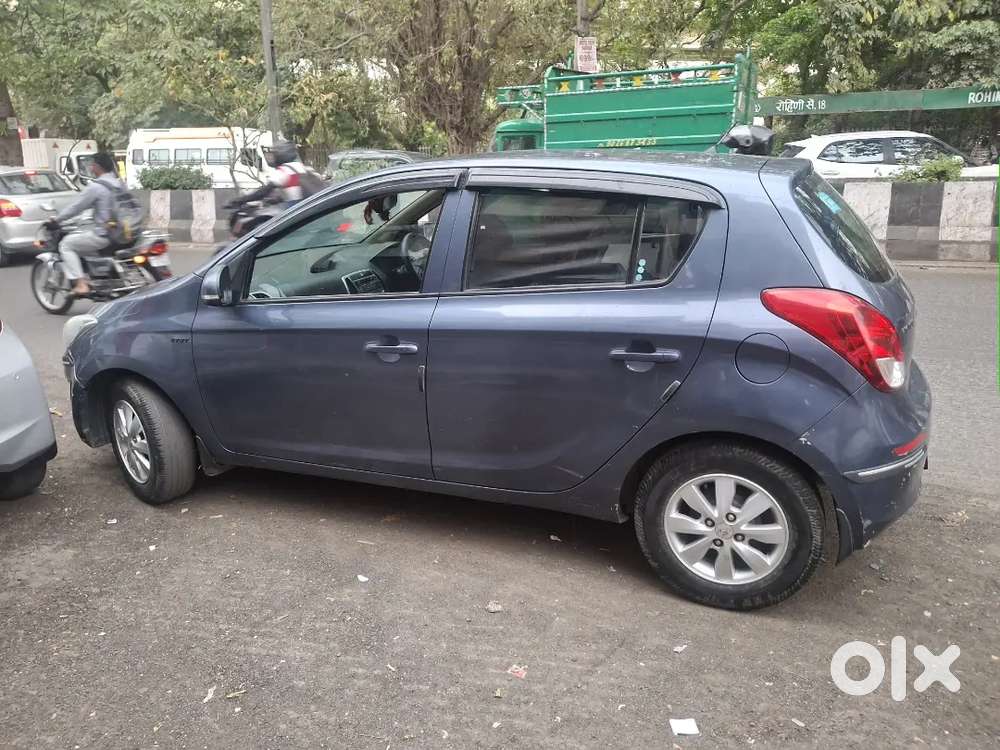 I20 Sportz 2012model(may)
3rd,owner
Petrol/cng,(not,on,paper)km=80,000