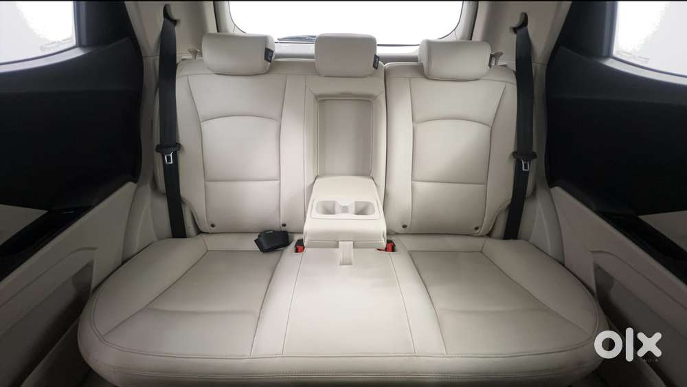 Mahindra Xuv300 1.2 W8 (o) Amt Petrol, 2022, Petrol