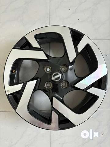 Genuine nissan store alloy wheels