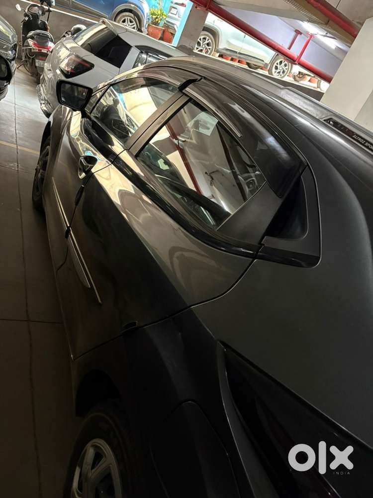 Tata Altroz Xe Petrol 2024