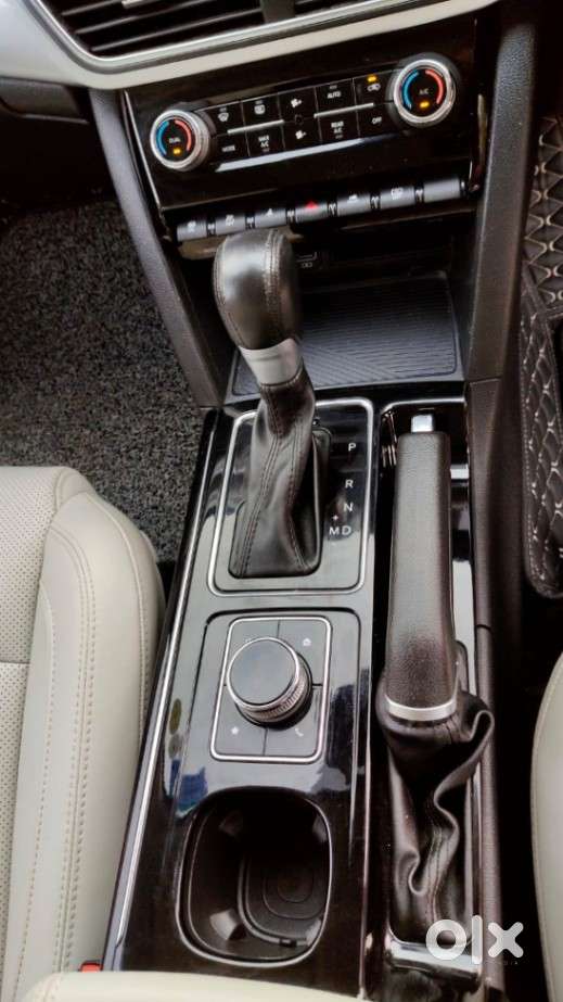 Mahindra Xuv700 2.0 Ax 7 Petrol At Str, 2022, Petrol