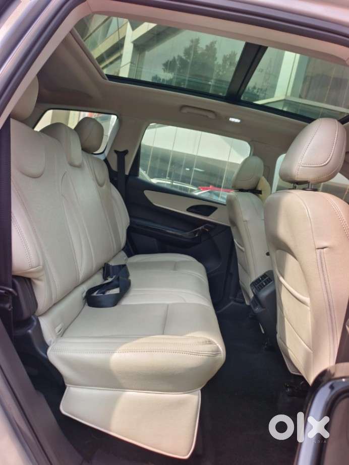 Mahindra Xuv700 2.2 Ax 5 Diesel At Str, 2022, Diesel