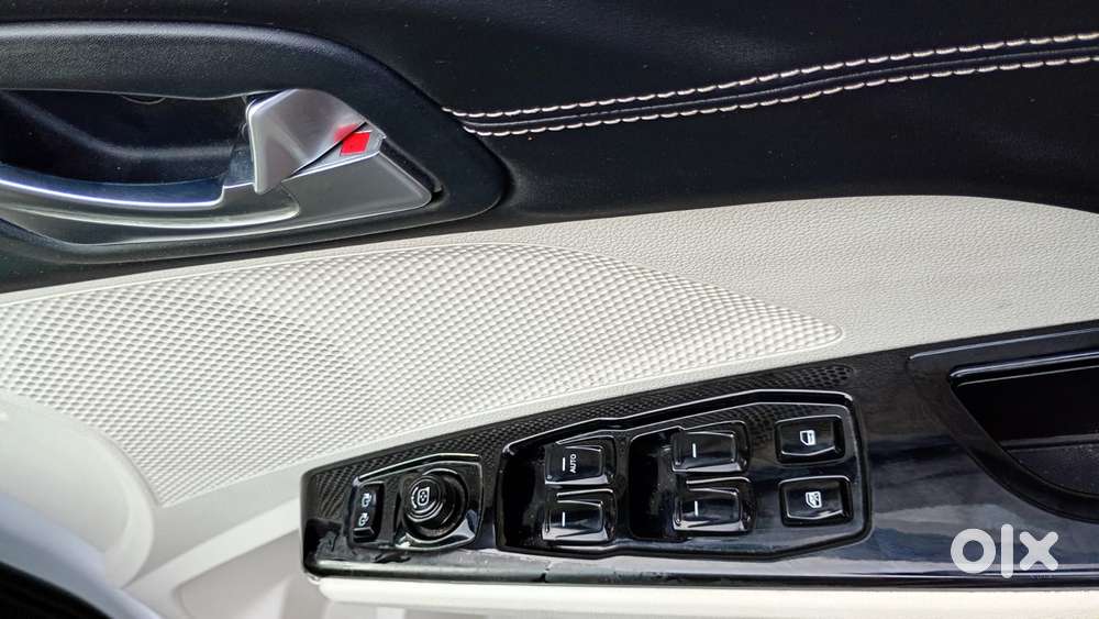 Mahindra Xuv 3xo Ax7 Diesel Mt, 2025, Diesel