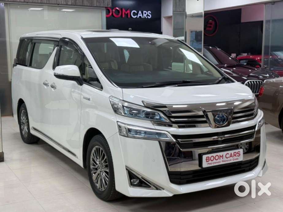 Toyota Vellfire 2.5 Hybrid, 2022, Petrol