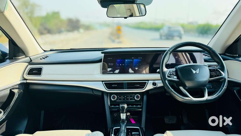 Mahindra Xuv700 2.2 Ax 7 Diesel At Luxury Pack Str, 2022, Diesel