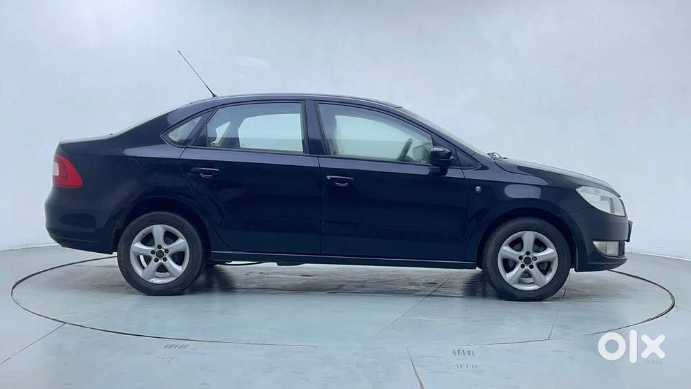 Skoda Rapid 1.6 Mpi Ambition, 2015, Petrol
