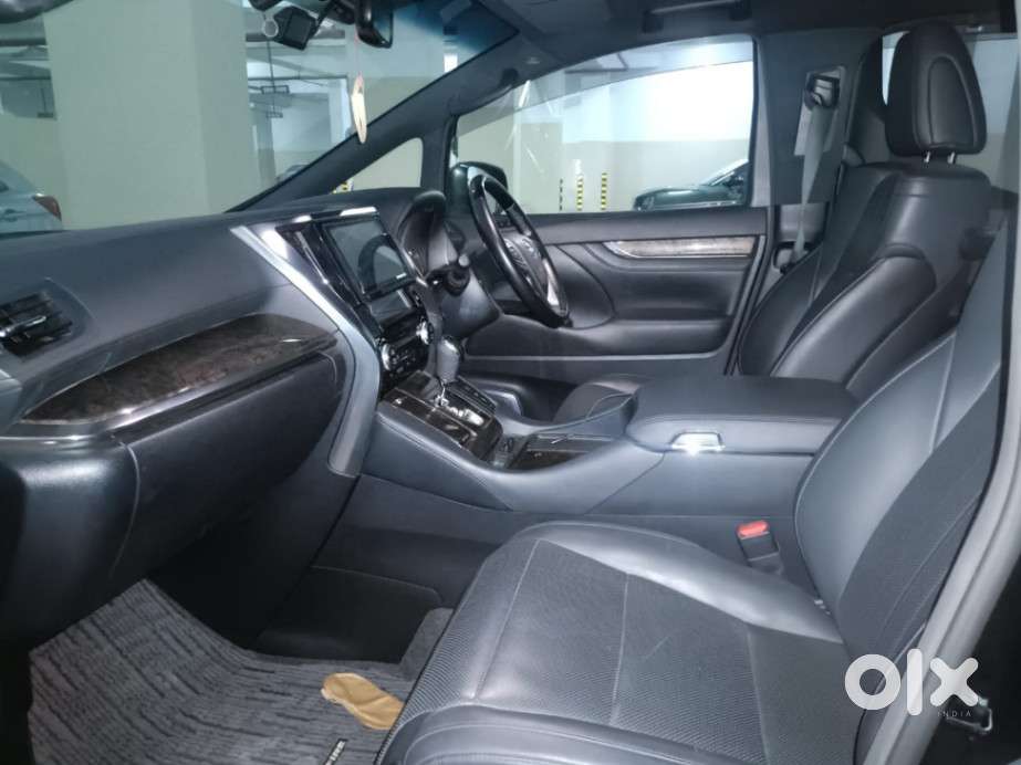 Toyota Vellfire 2.5 Executive Lounge, 2022, Petrol