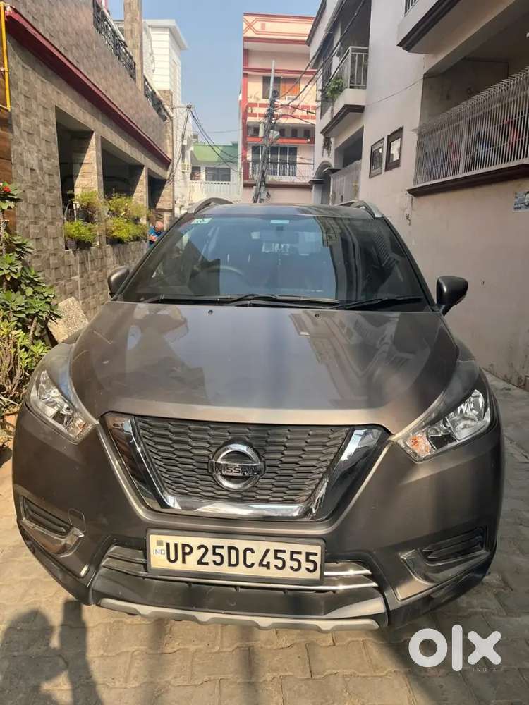 Nissan Car 5 Seater