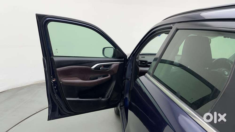 Maruti Suzuki Grand Vitara 1.5 Alpha Smart Hybrid At, 2022, Petrol