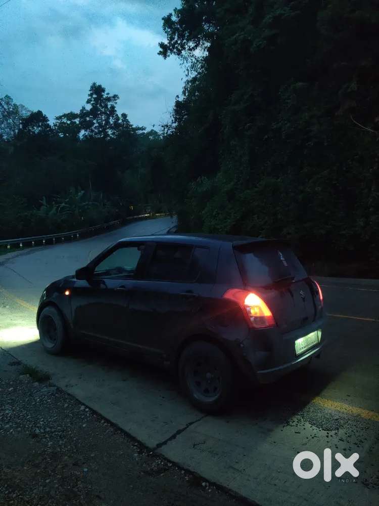 Maruti Swift Zxi 1.3l Original Black Colour In Mint Condition.
