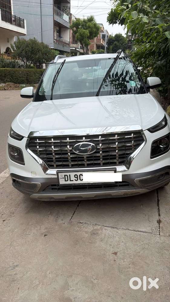 Non Accidental Venue Automatic With Sunroof White Color Single Owner