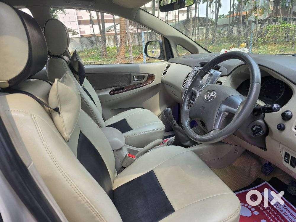 Toyota Innova 2.5 V 8 Str, 2015, Diesel
