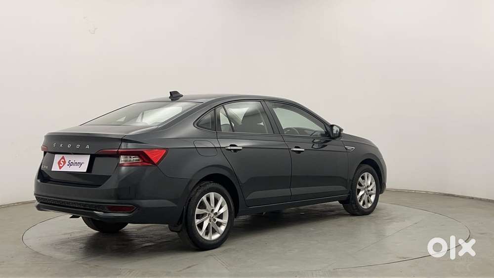 Skoda Slavia Ambition 1.0l Tsi At, 2022, Petrol