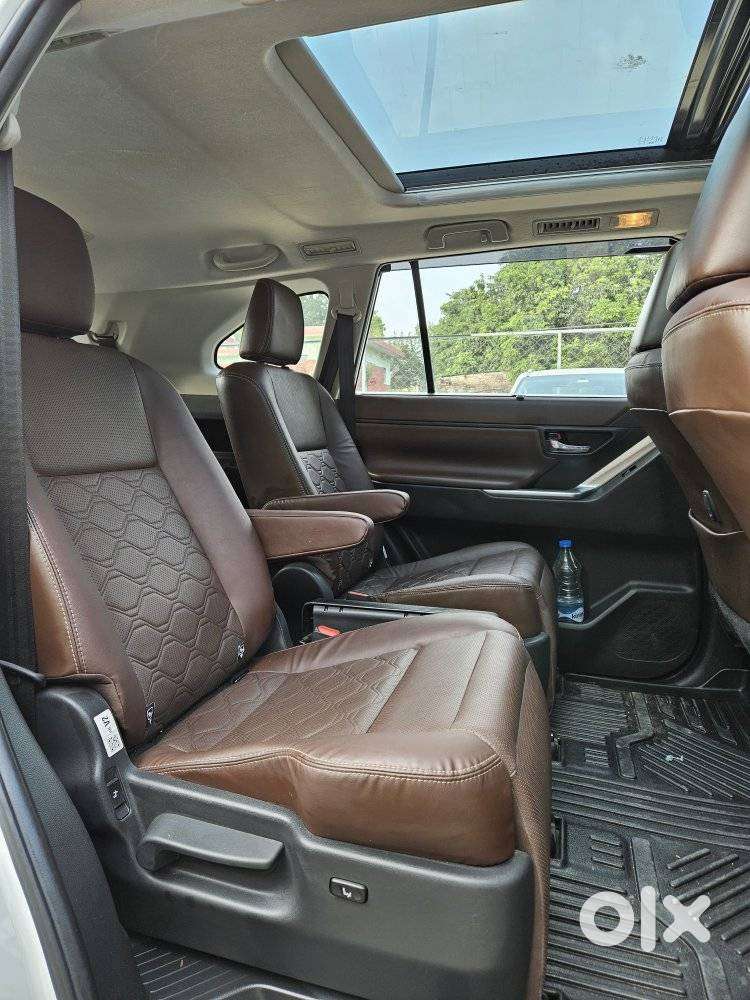 Toyota Innova Hycross 2.0 Zx Hybrid 7 Str, 2024, Petrol