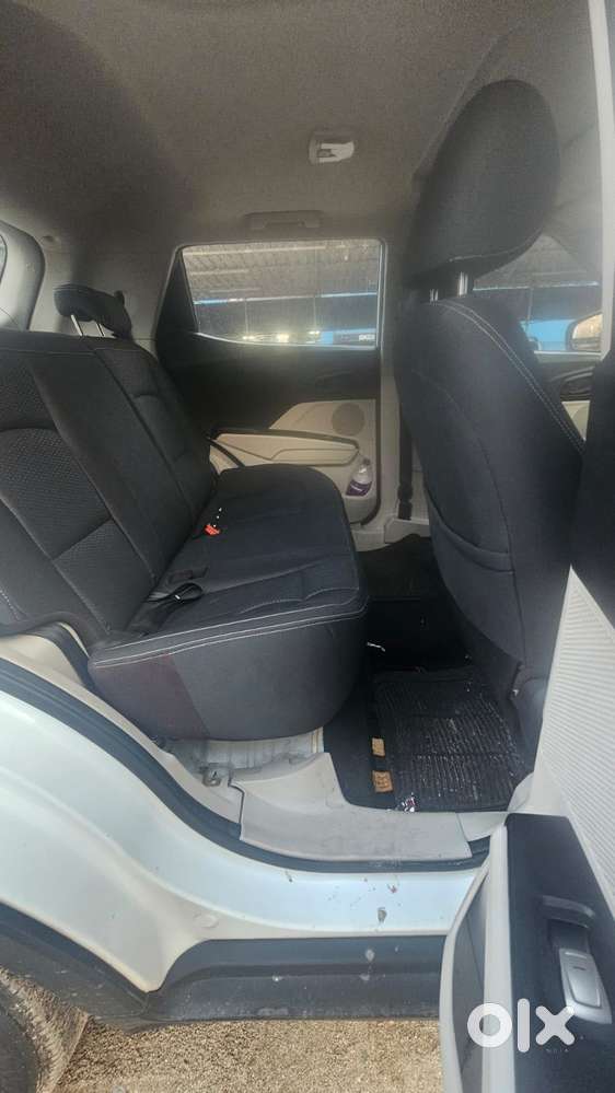 Mahindra Xuv300 1.2 W6 Amt Petrol, 2023, Petrol