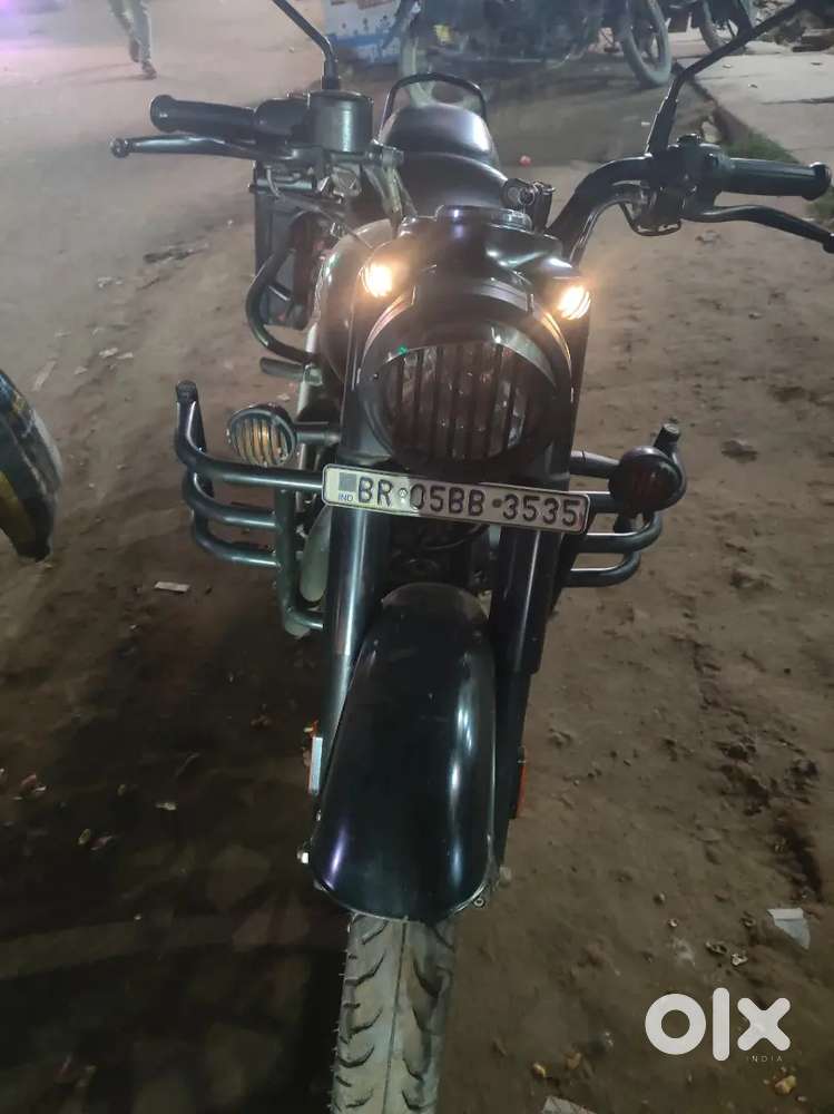 Royal Enfield Classic 2024 Black E20