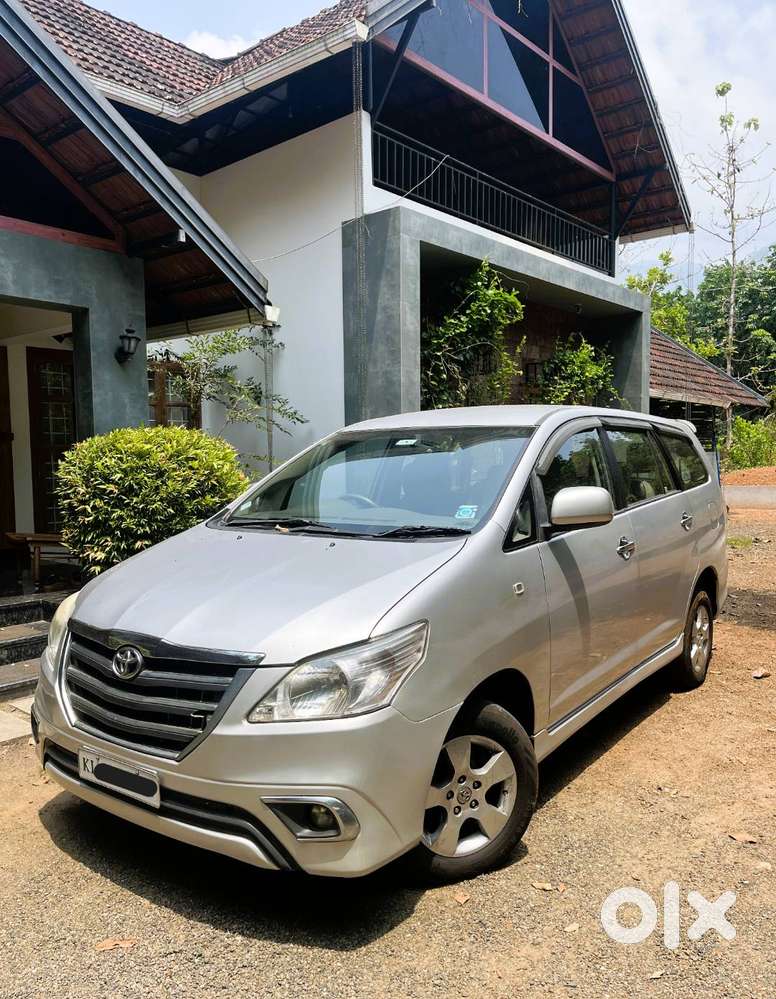 2012 2.5g 8 Str Toyota Innova Diesel  Well Maintained
