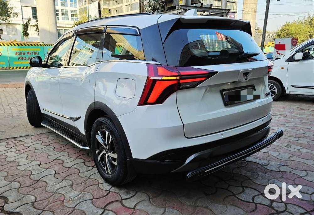 Mahindra Xuv700 2.0 Ax 5 Petrol Mt 7 Str, 2022, Petrol