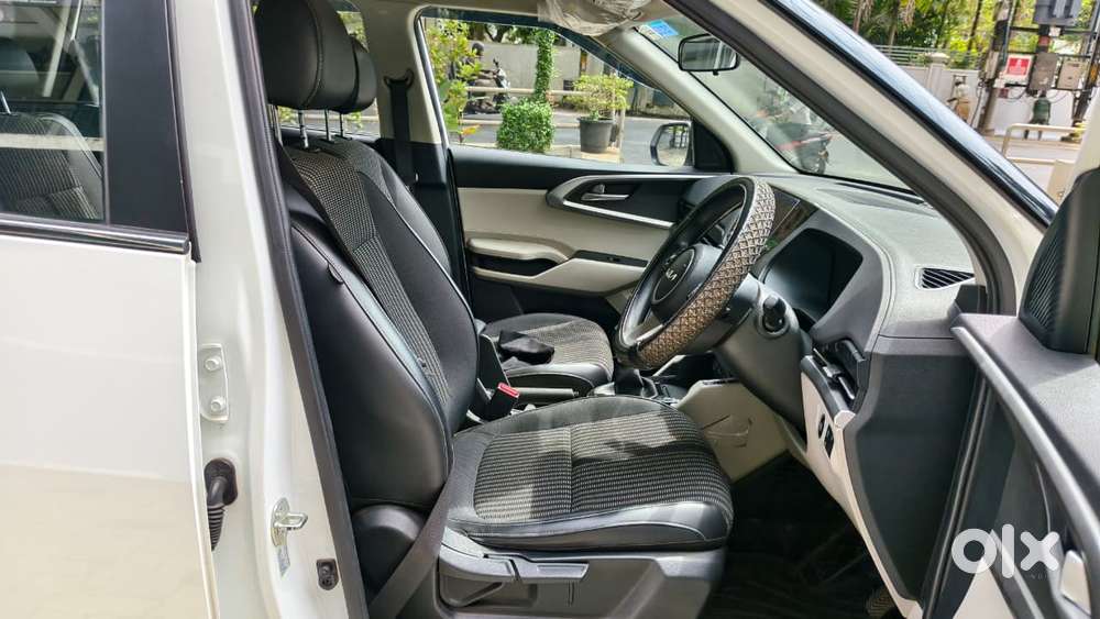 Kia Carens 1.5 Prestige Plus 7 Str Imt, 2023, Petrol