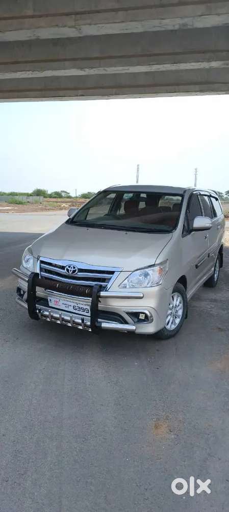 Toyota Innova 2.5 V 2013 Ending 14 Registration